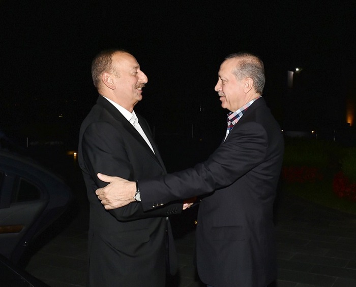 Präsident Ilham Aliyev trifft sich mit seinem türkischen Amtskollegen